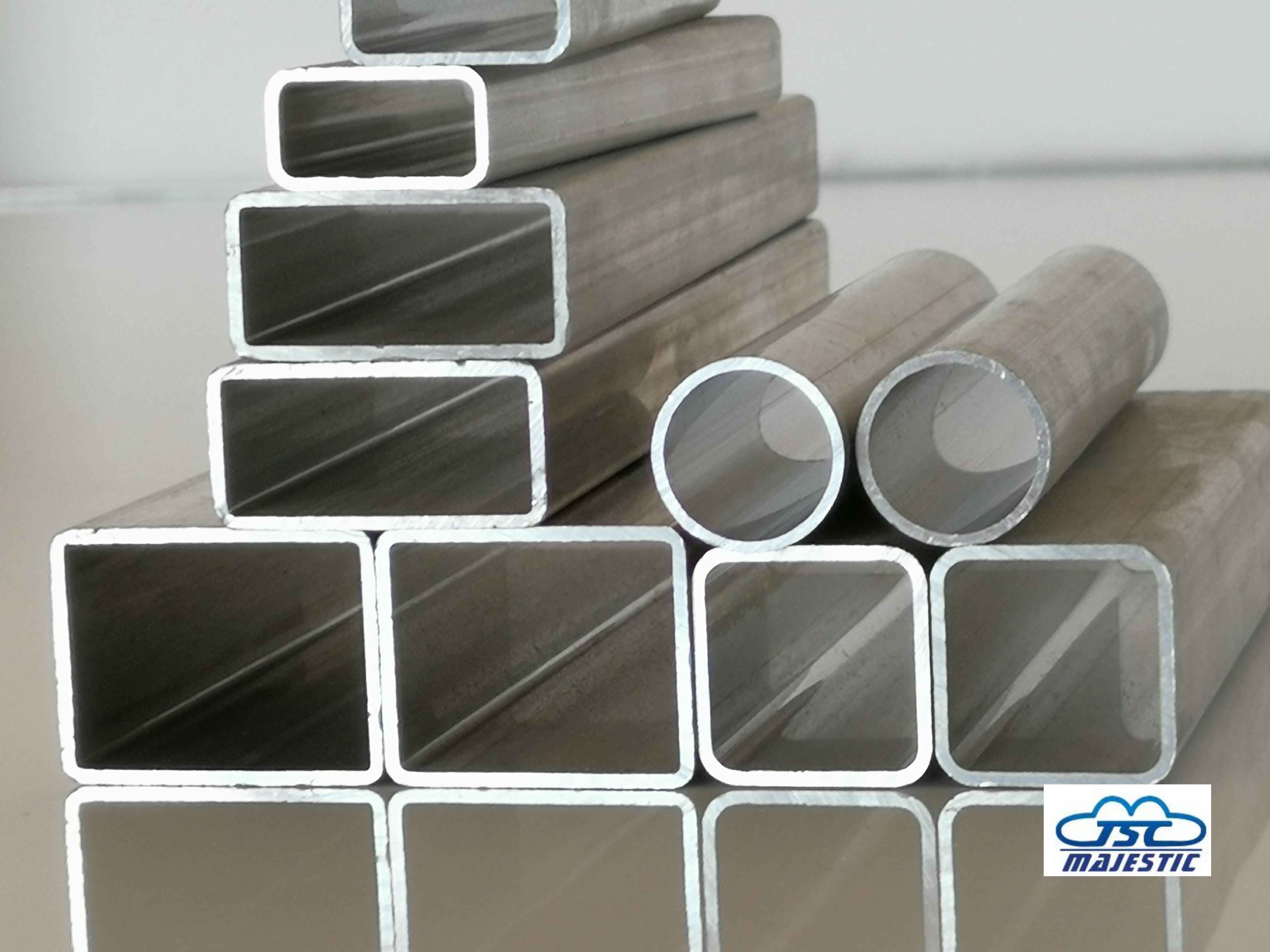 extruded aluminium tube နှင့် seamless steel tube အကြား ကွာခြားချက်