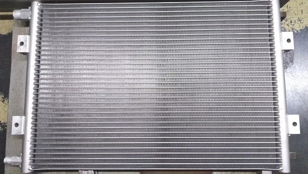 မော်တော်ကားလေအေးပေးစက် condenser