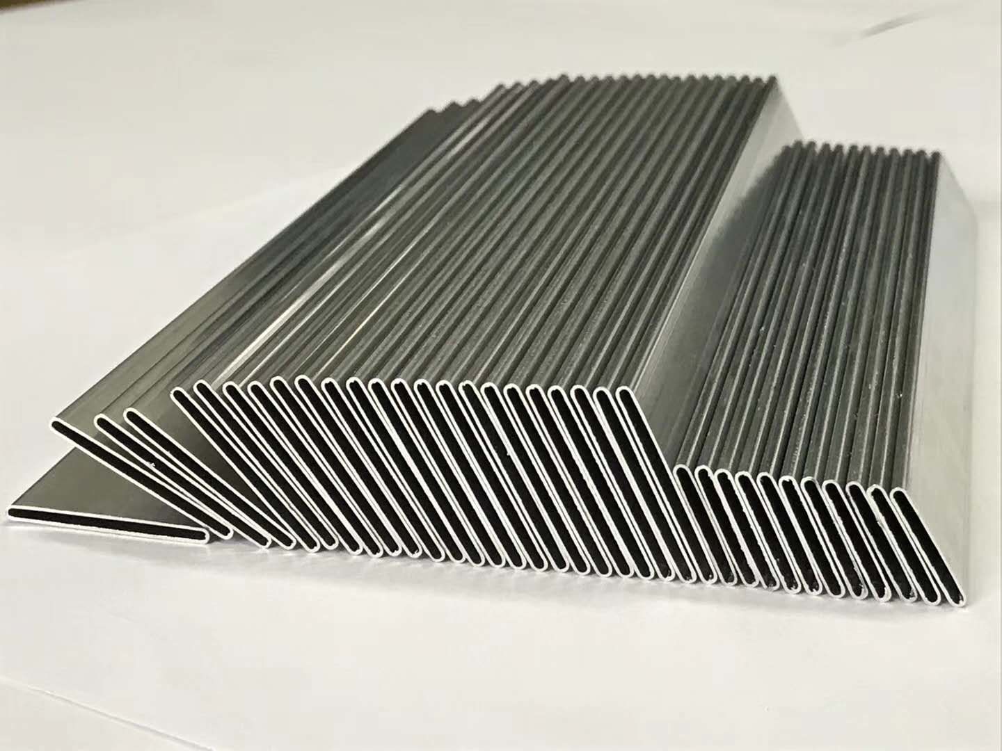 မြင့်မားသောကြိမ်နှုန်း welded ပိုက်နှင့် extruded ပိုက်အကြားခြားနားချက်